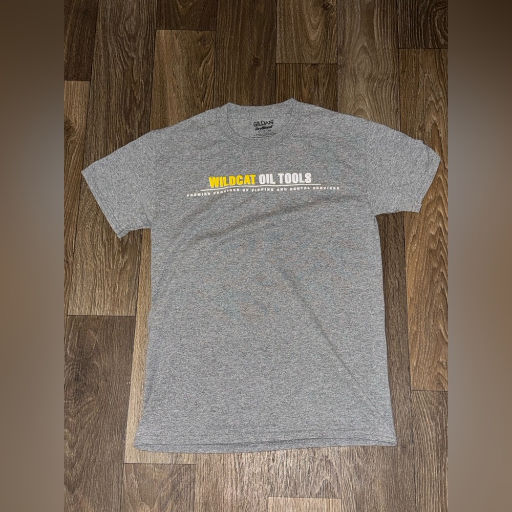 New Gildan Gray Wildcat Oil Tools Small Shirt